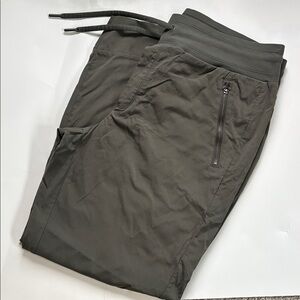 ATHLETA Trekkie North Joggers size 14 green